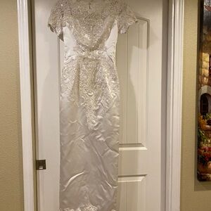 Elegant White Beaded vintage 89’s Wedding Dress, size 8